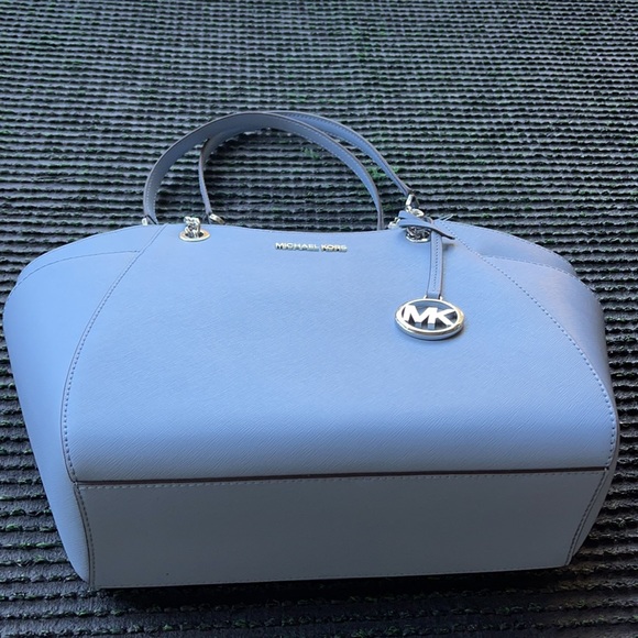 MICHAEL KORS LARGE CHAIN SHOULDER TOTE PALE BLUE COLOR - Picture 3 of 16